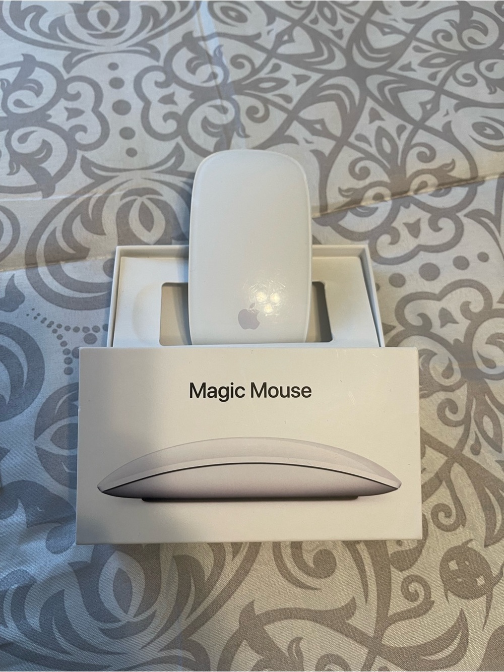 Apple Magic Mouse - White/Silver Wireless Multi-Touch Mouse
